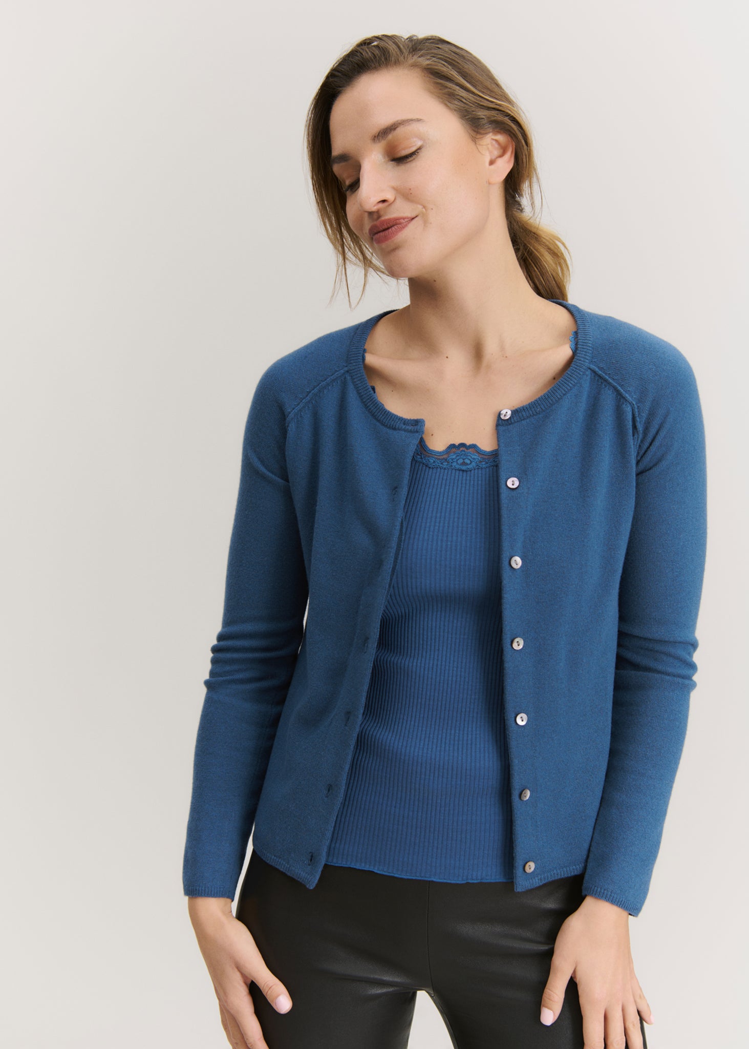 RWLaica kasjmier vest met lange mouwen, ronde hals en raglanmouwen