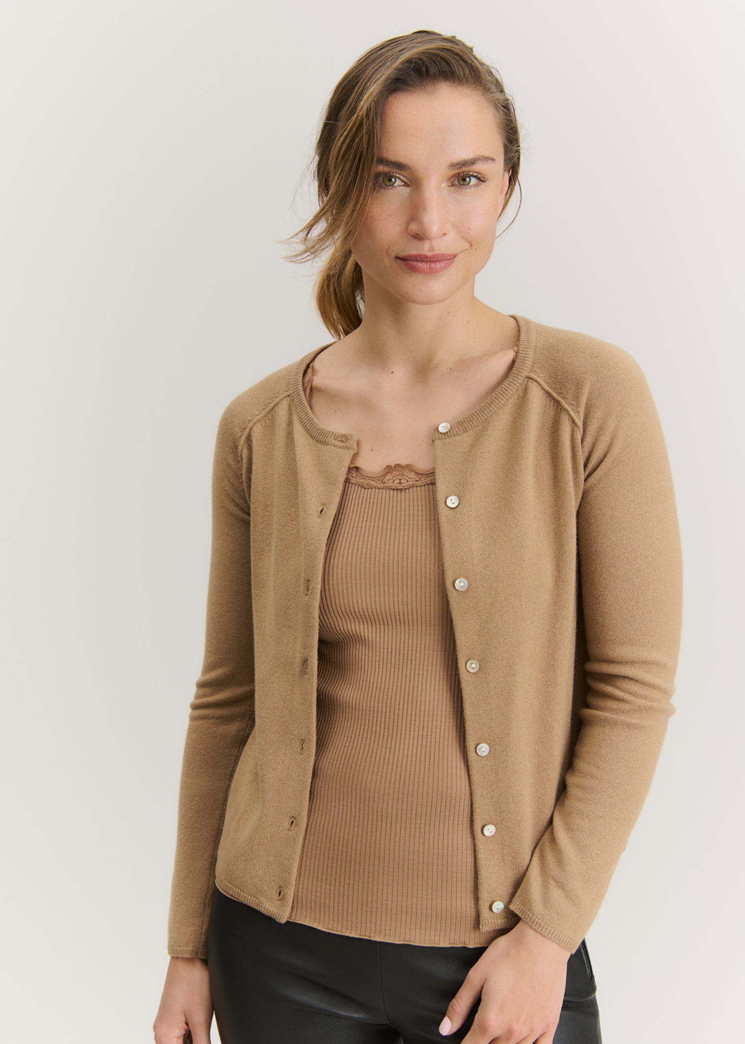 RWLaica kasjmier vest met lange mouwen, ronde hals en raglanmouwen