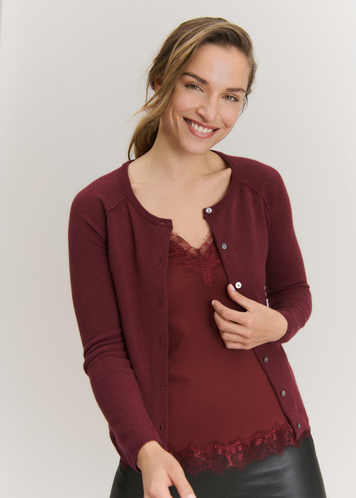 RWLaica kasjmier vest met lange mouwen, ronde hals en raglanmouwen