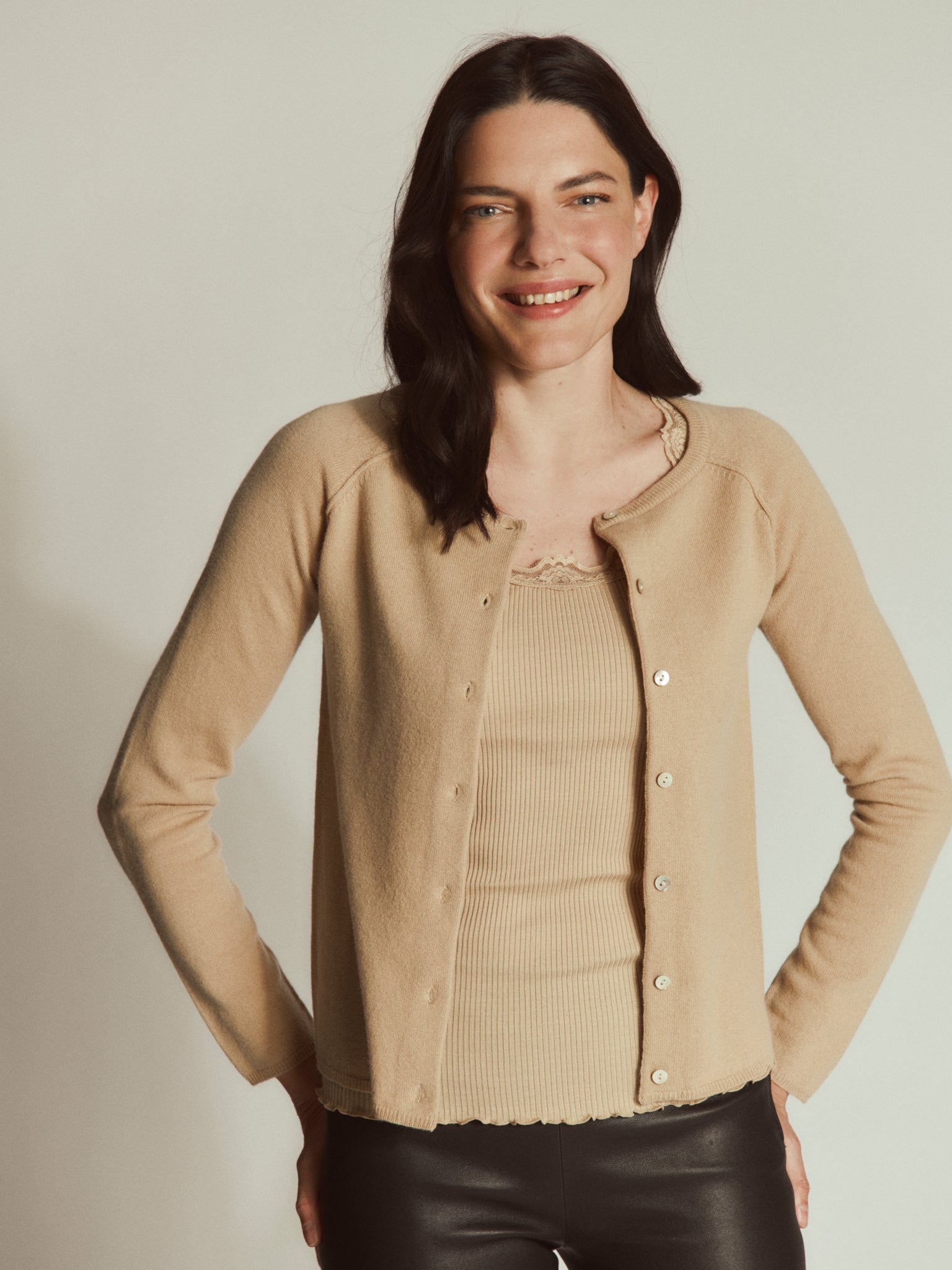 RWLaica kasjmier vest met lange mouwen, ronde hals en raglanmouwen