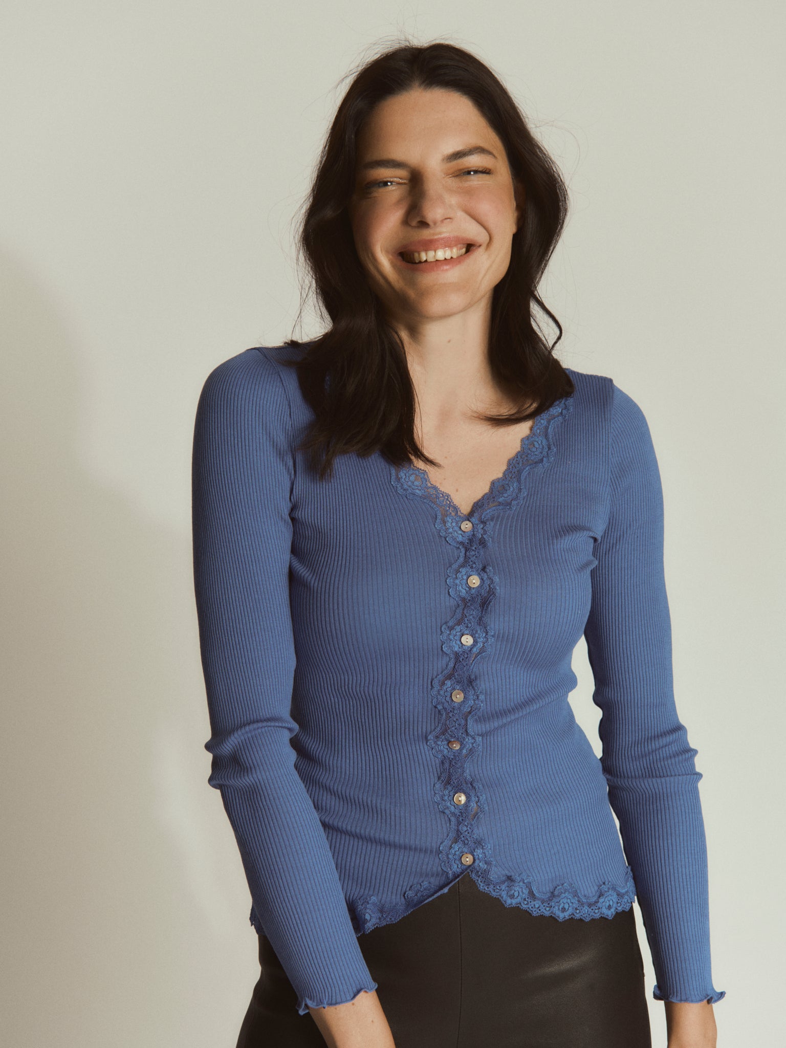 RWBabette Silk LS V-neck Lace Cardigan Cardigan Nantong Joyfull Fashion Co. Ltd. (CNY)