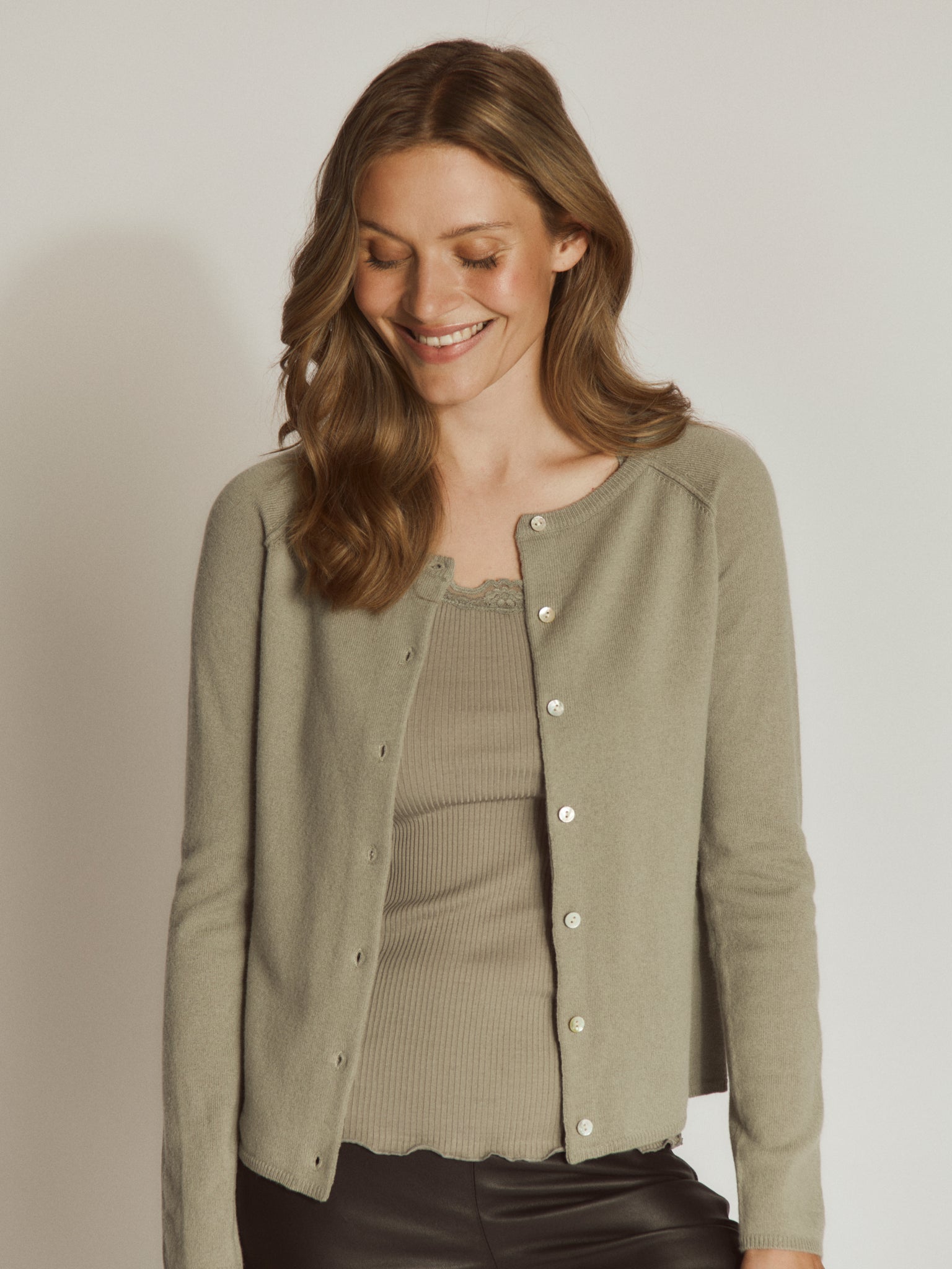 RWLaica kasjmier vest met lange mouwen, ronde hals en raglanmouwen