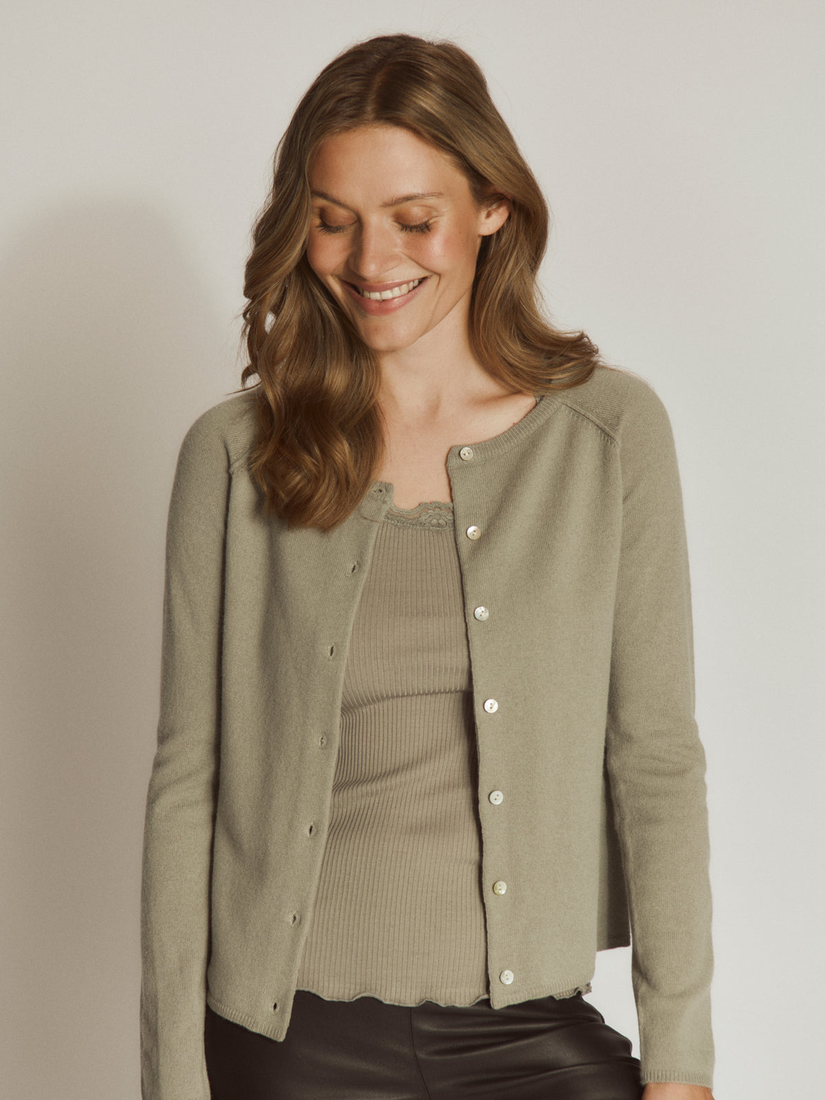 RWLaica Cashmere Long Sleeve O-neck Raglan Cardigan