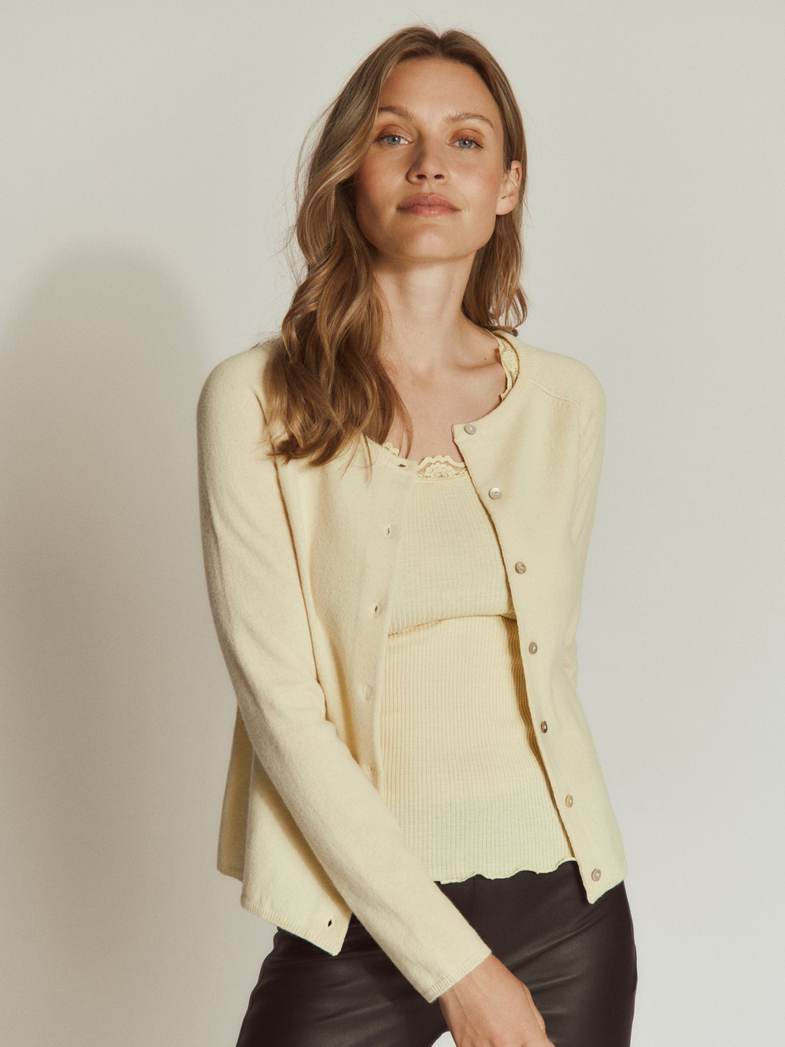 RWLaica kasjmier vest met lange mouwen, ronde hals en raglanmouwen