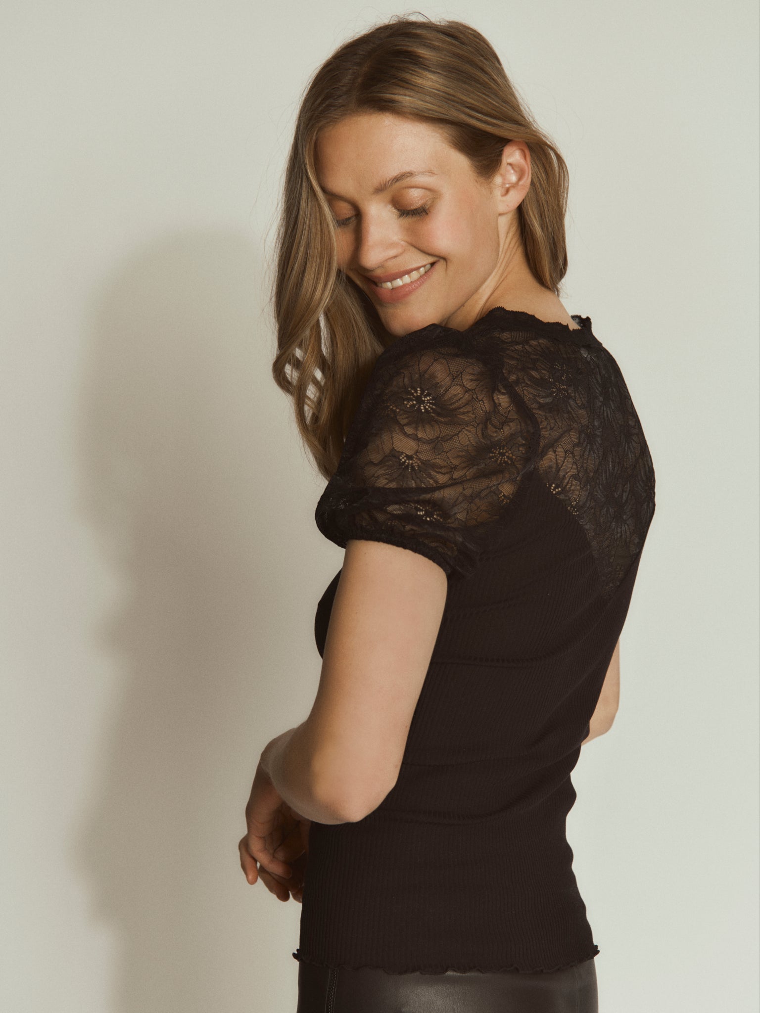 RWBeatha Silk SS Full Lace V- neck T-shirt T-SHIRT SS Rosemunde Woman