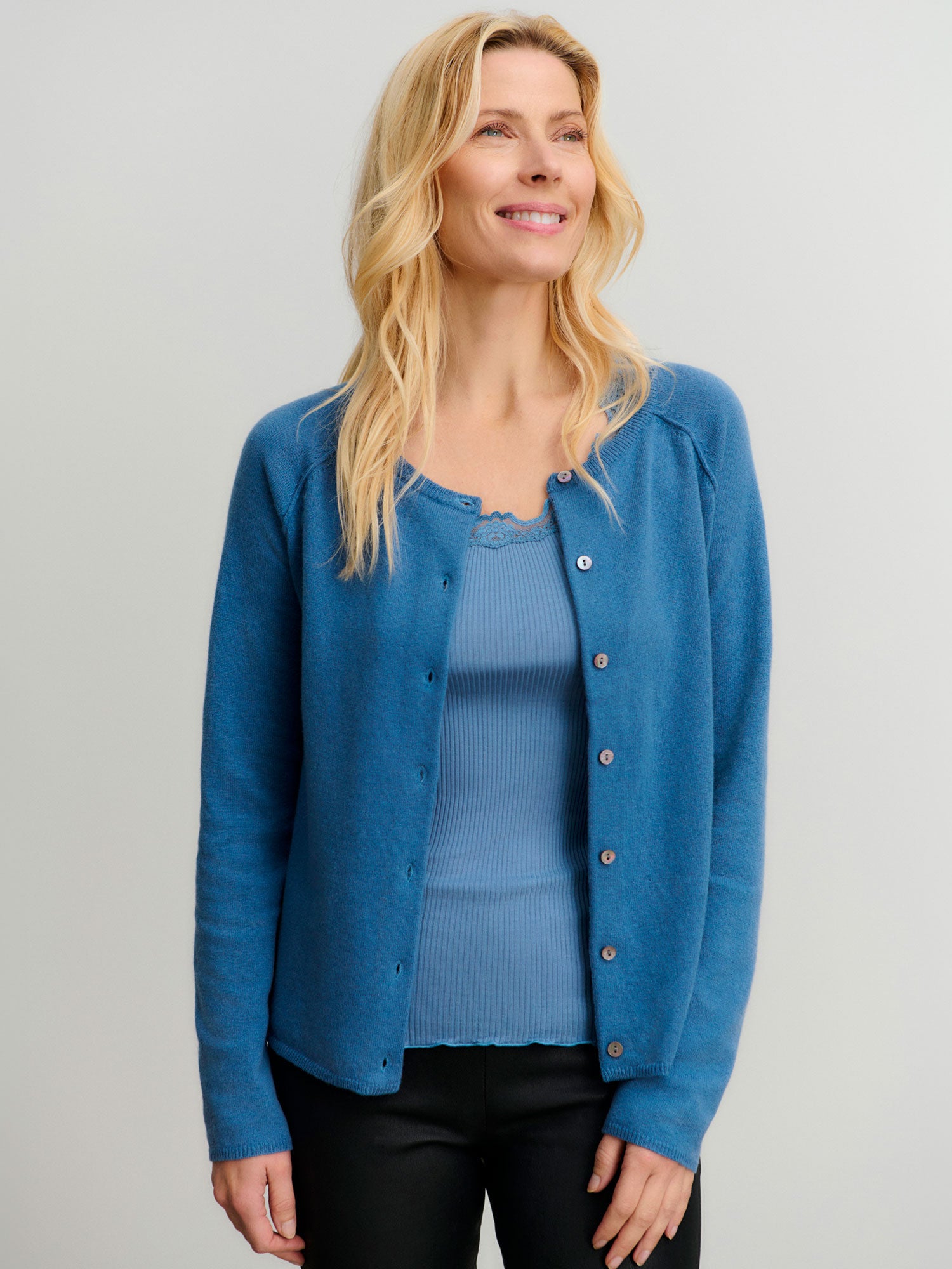 RWLaica kasjmier vest met lange mouwen, ronde hals en raglanmouwen