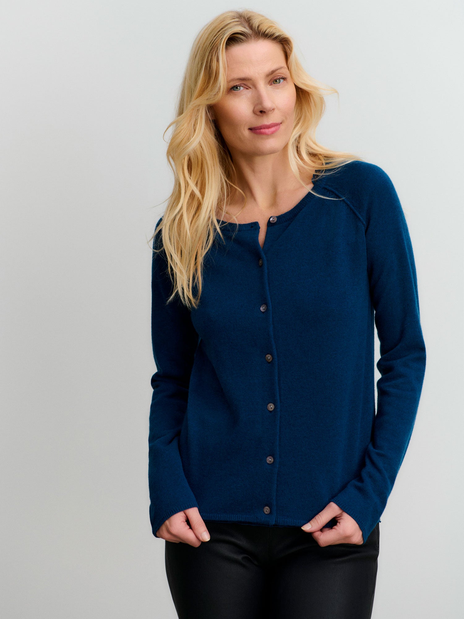 RWLaica kasjmier vest met lange mouwen, ronde hals en raglanmouwen