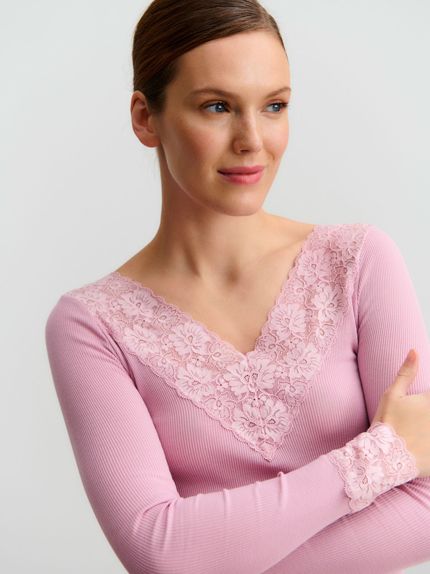 RWBernadine Organic LS V-neck Lace T-shirt T-SHIRT LS Rosemunde Woman