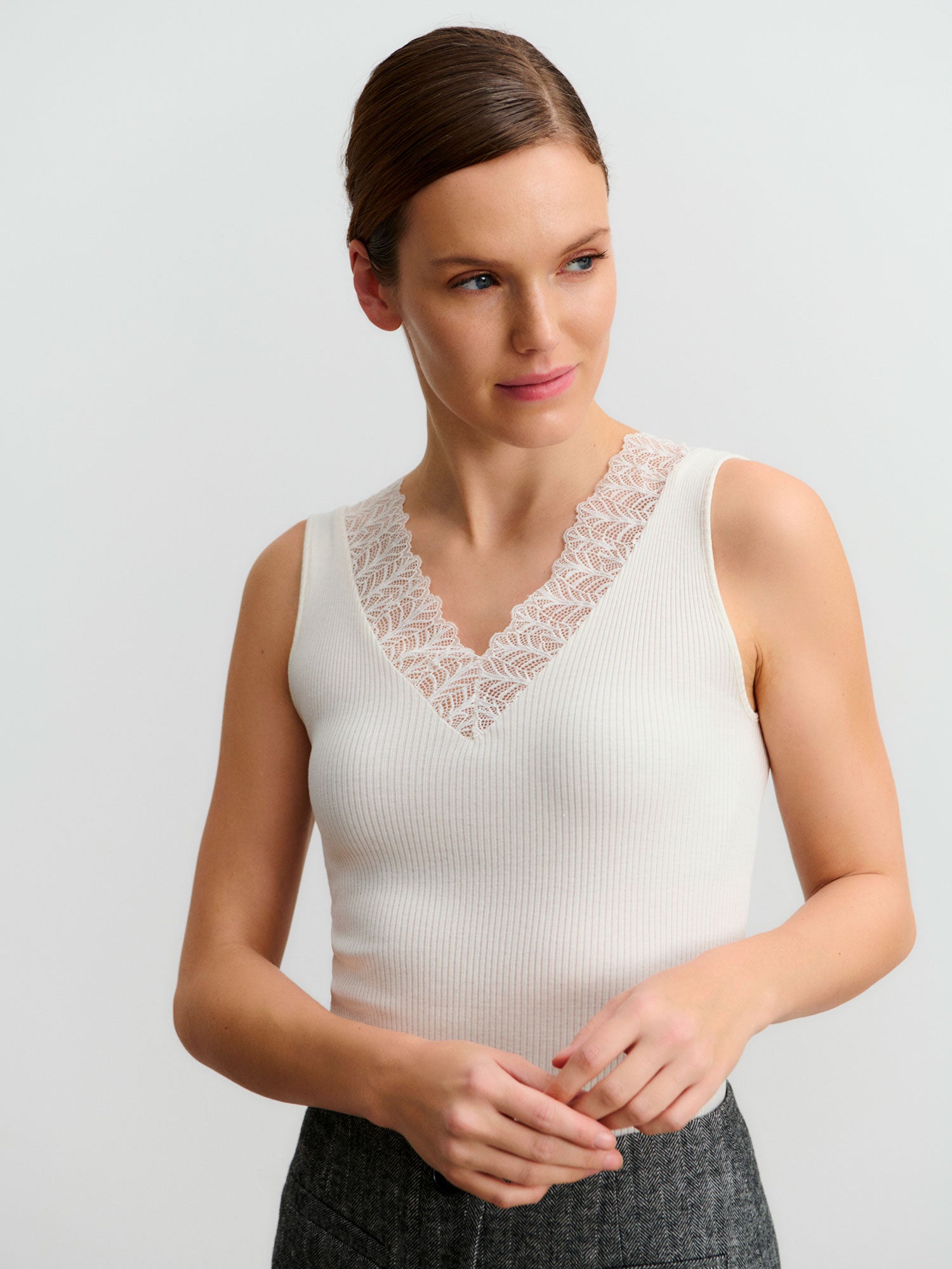 RWBeatha Silk SL Lace Top TOP Nantong Joyfull Fashion Co. Ltd. (USD)