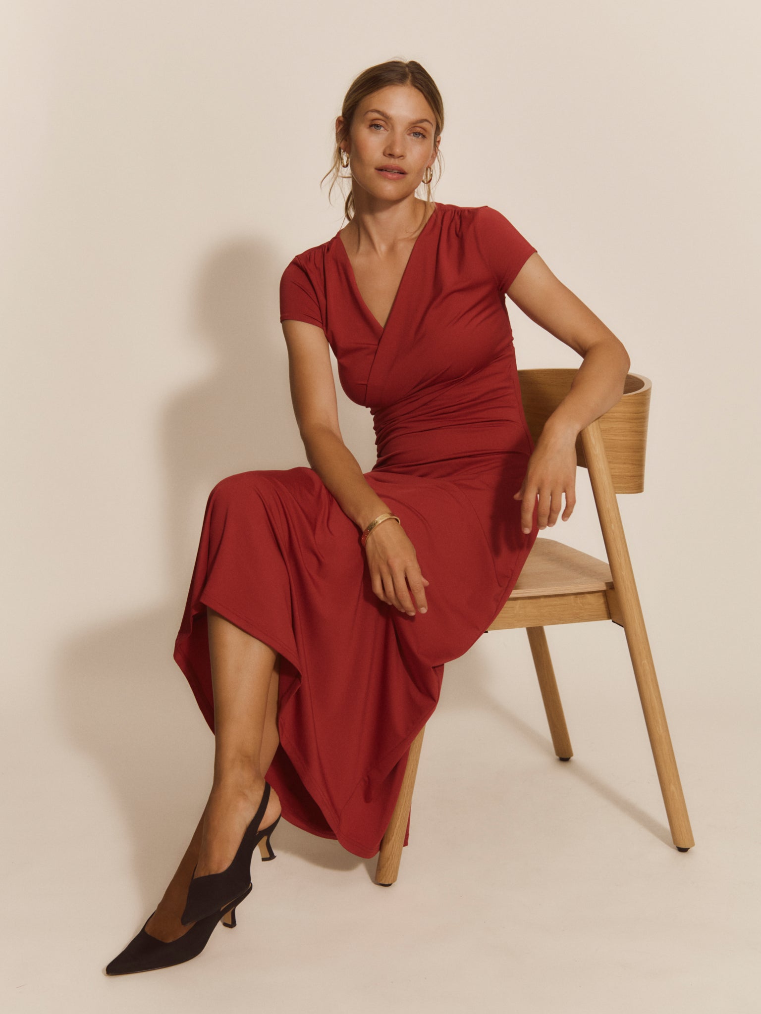 RWBillie – Langes Wickelkleid mit Flügelärmeln