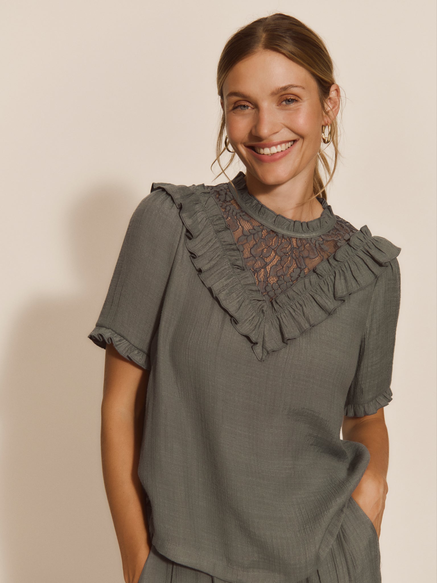 RWMarseille Kurzarm-Spitzenbluse