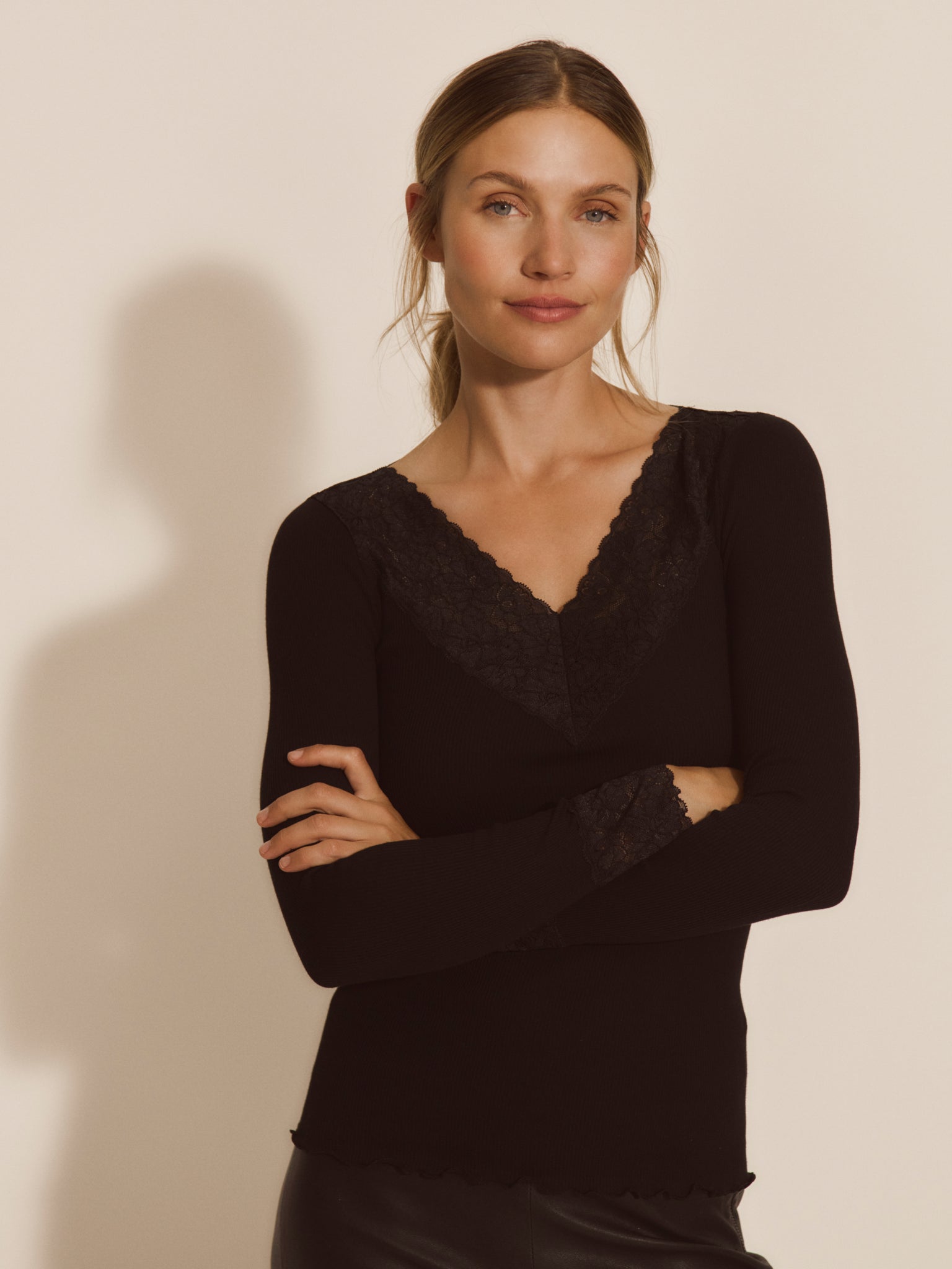 RWBernadine Organic LS V-neck Lace T-shirt T-SHIRT LS Rosemunde Woman