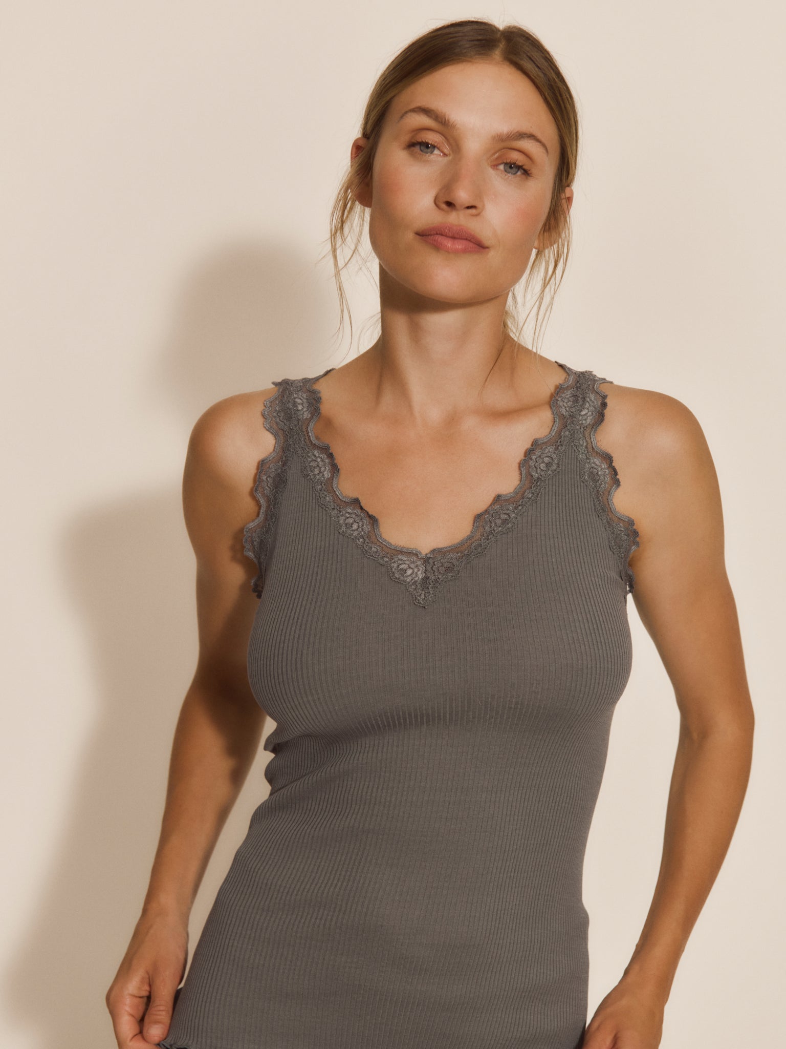 RWBeatha Silke SL V-hals blonde Top