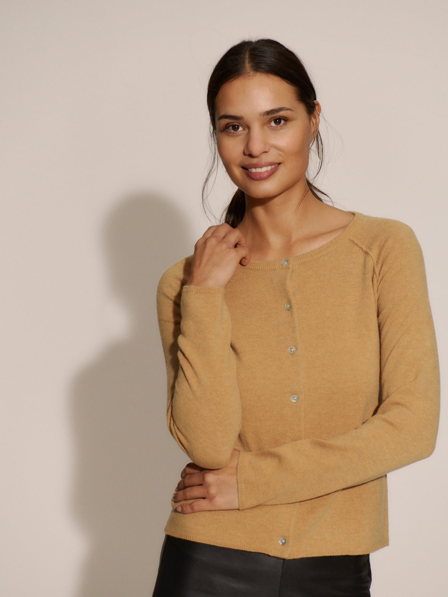 RWLaica kasjmier vest met lange mouwen, ronde hals en raglanmouwen