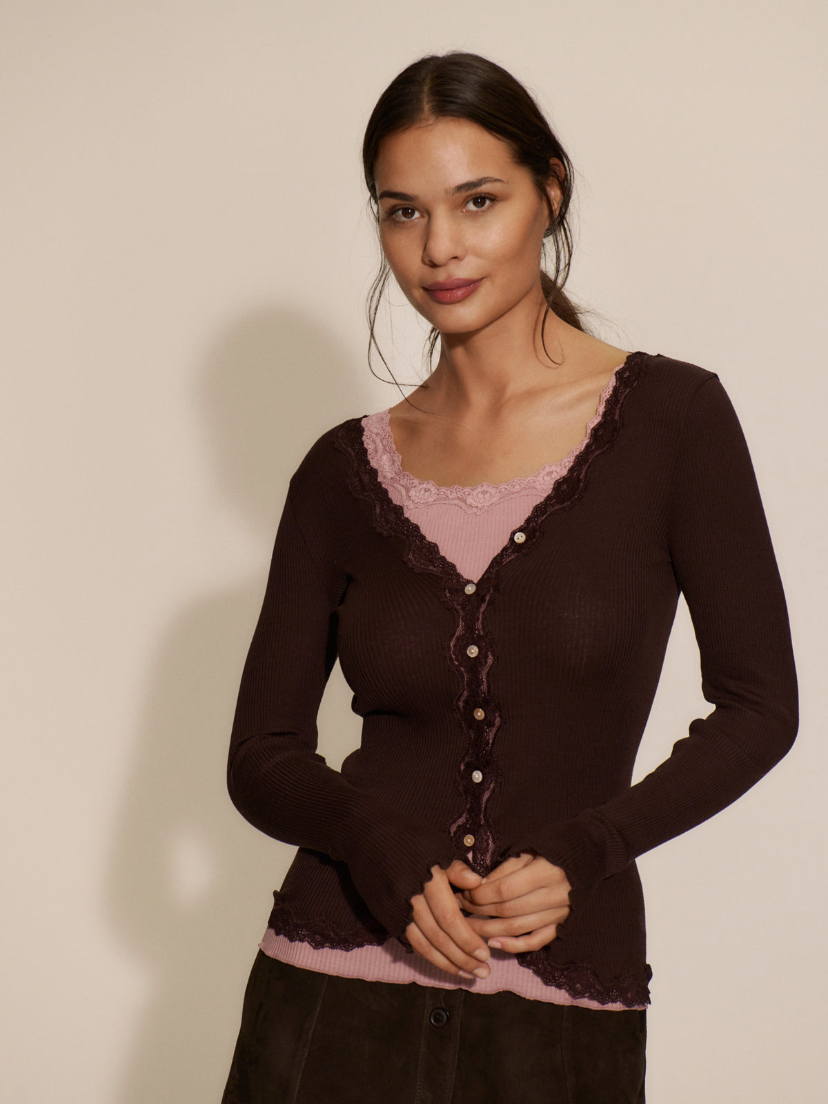 RWBabette silke-cardigan med lang erme, V-hals og blonder