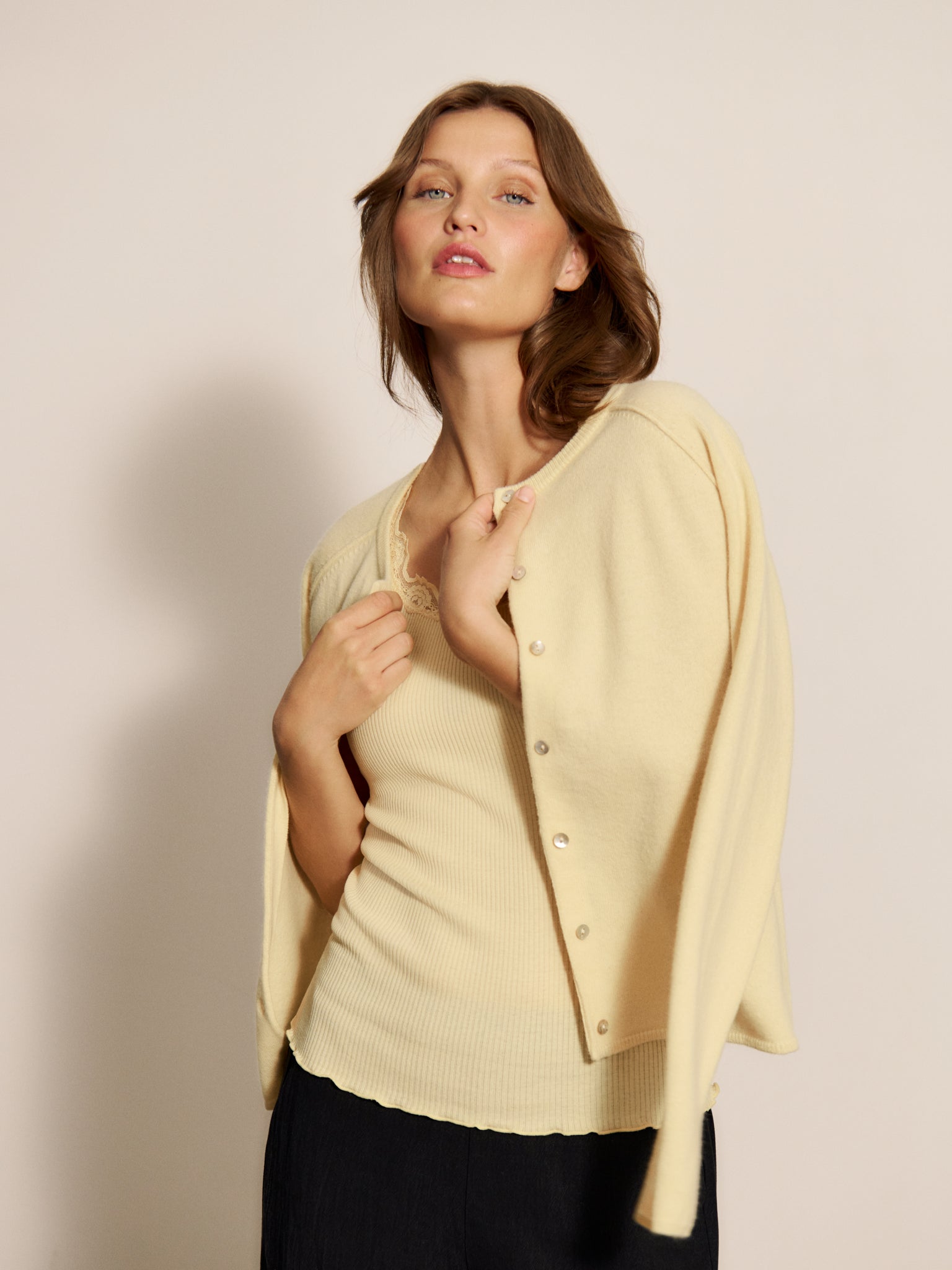 RWLaica kasjmier vest met lange mouwen, ronde hals en raglanmouwen