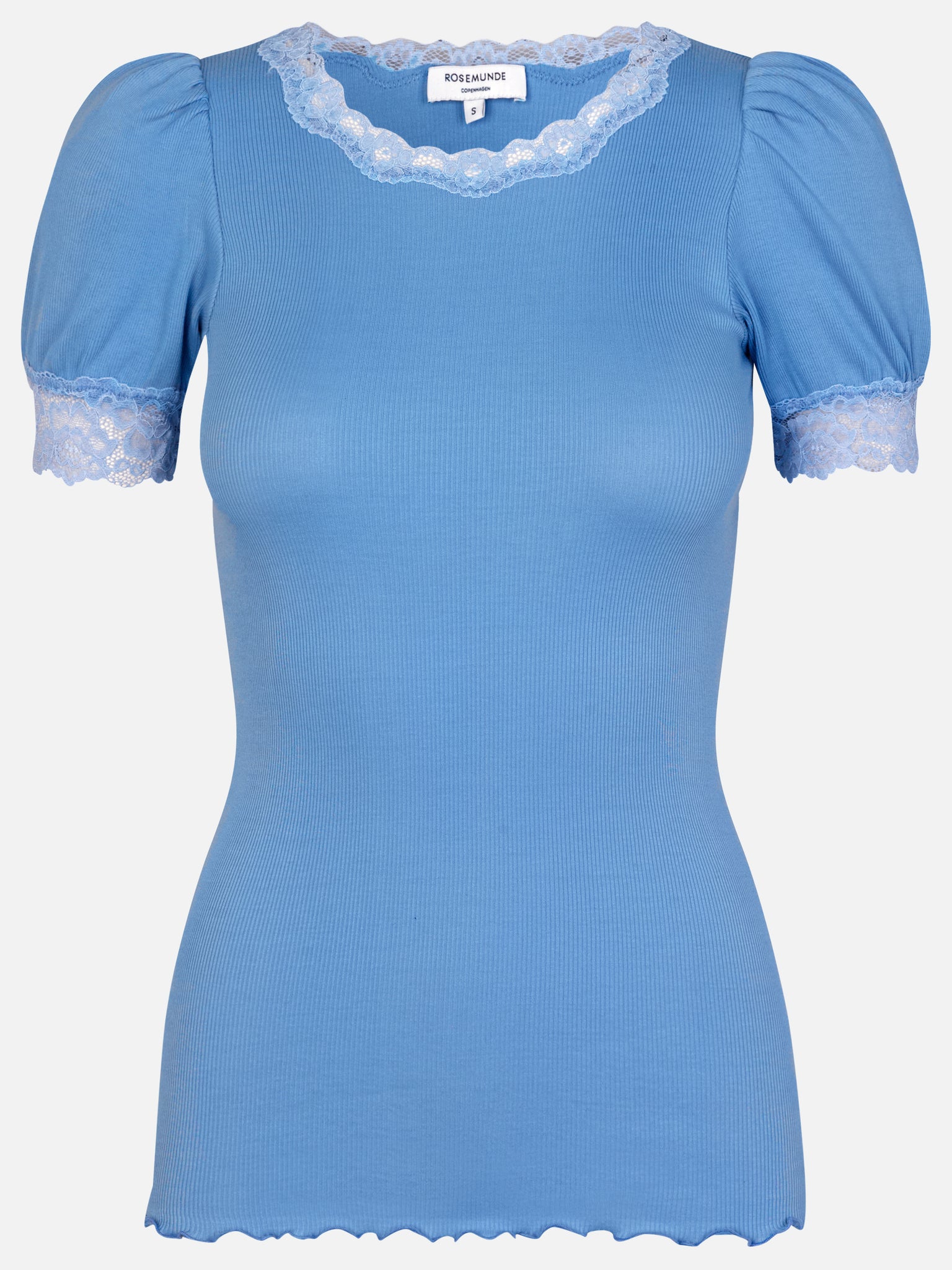 T-shirt with puffy sleeves
