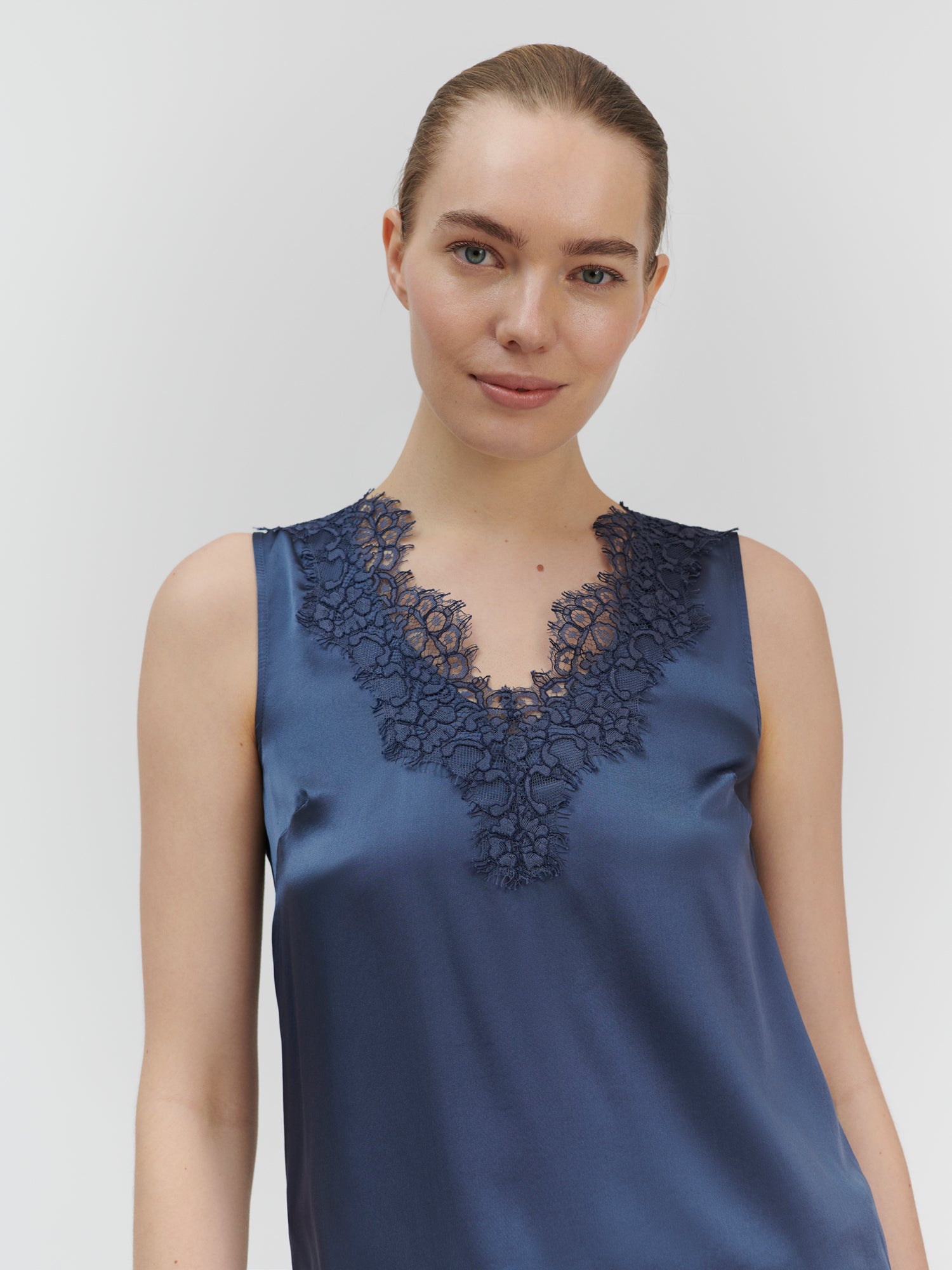 RWJade Silk top with lace