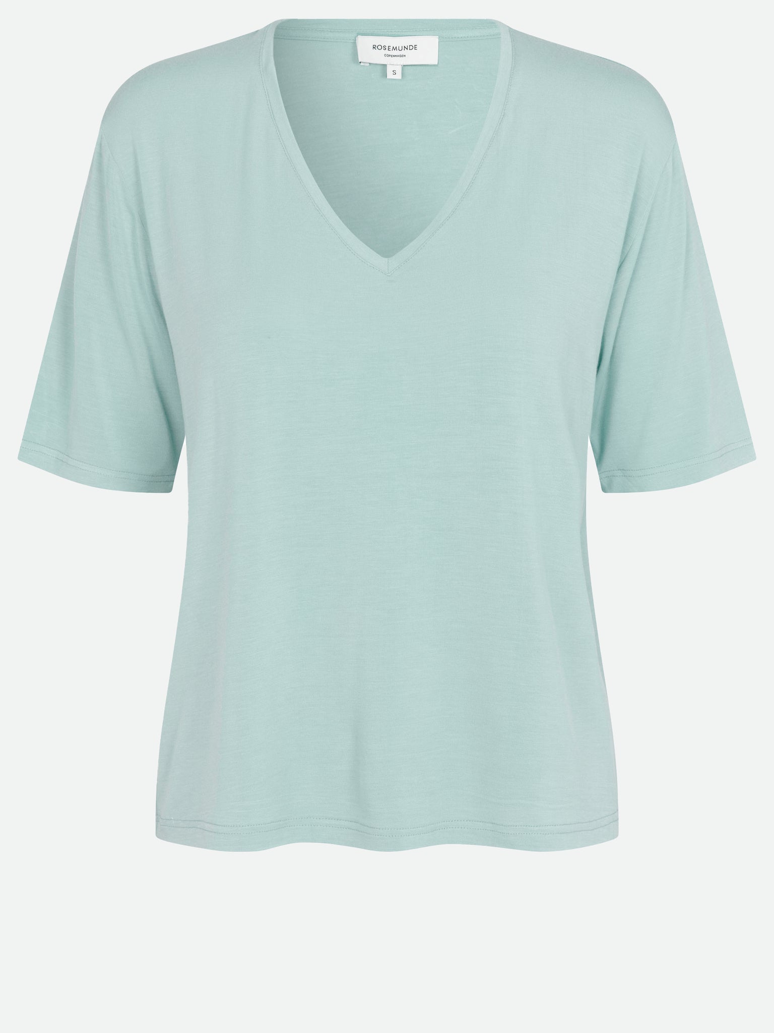 V-neck t-shirt