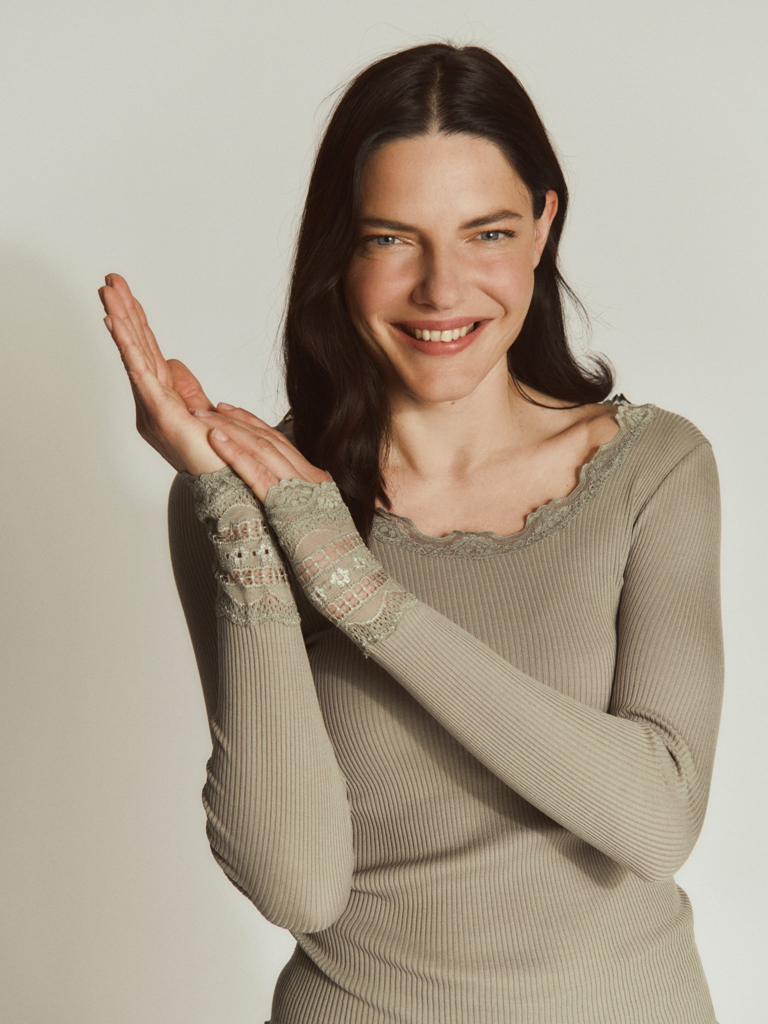 RWBenita Silk LS O-neck Lace T-shirt T-SHIRT LS Nantong Joyfull Fashion Co. Ltd. (CNY)