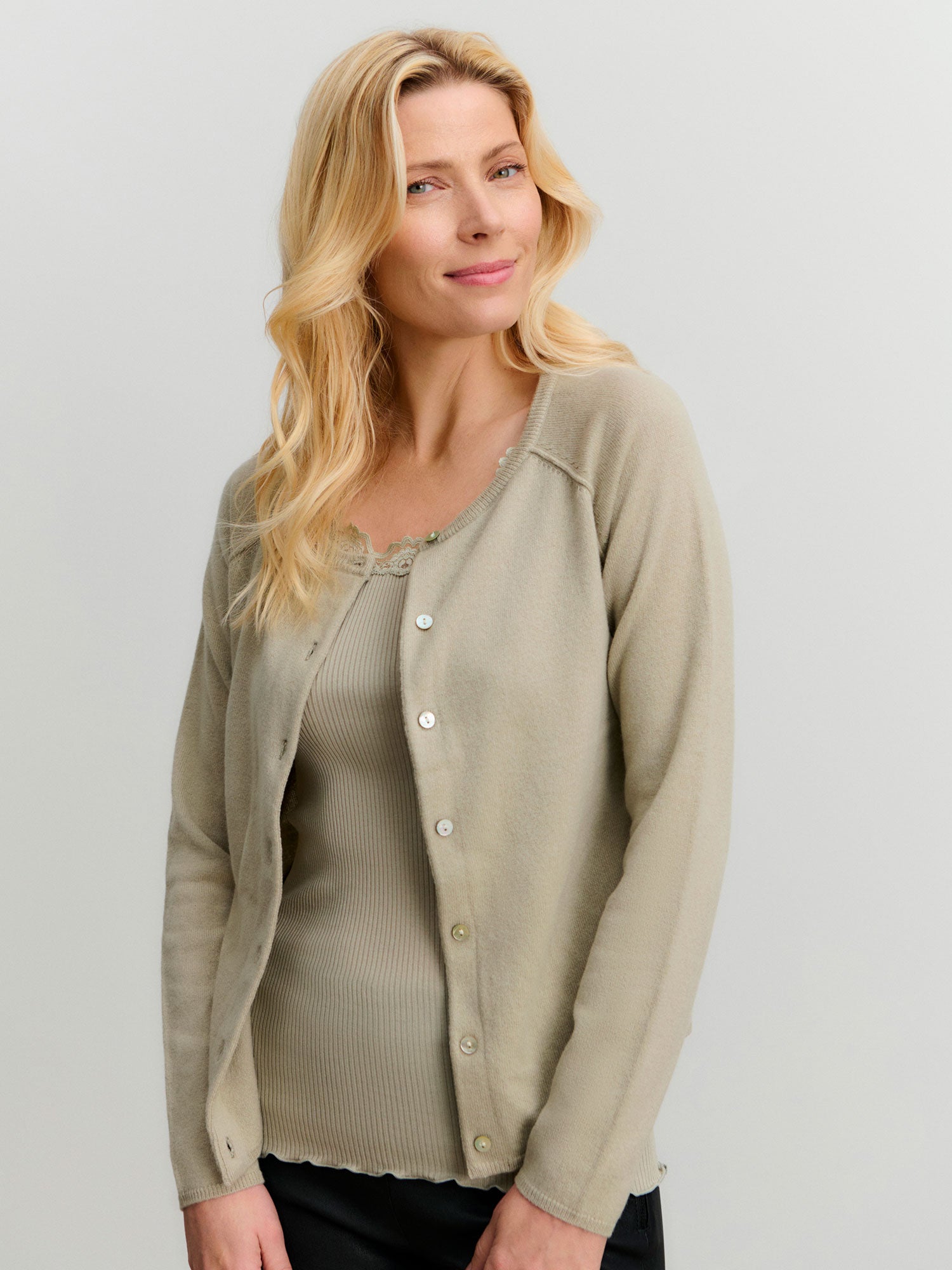 RWLaica kasjmier vest met lange mouwen, ronde hals en raglanmouwen