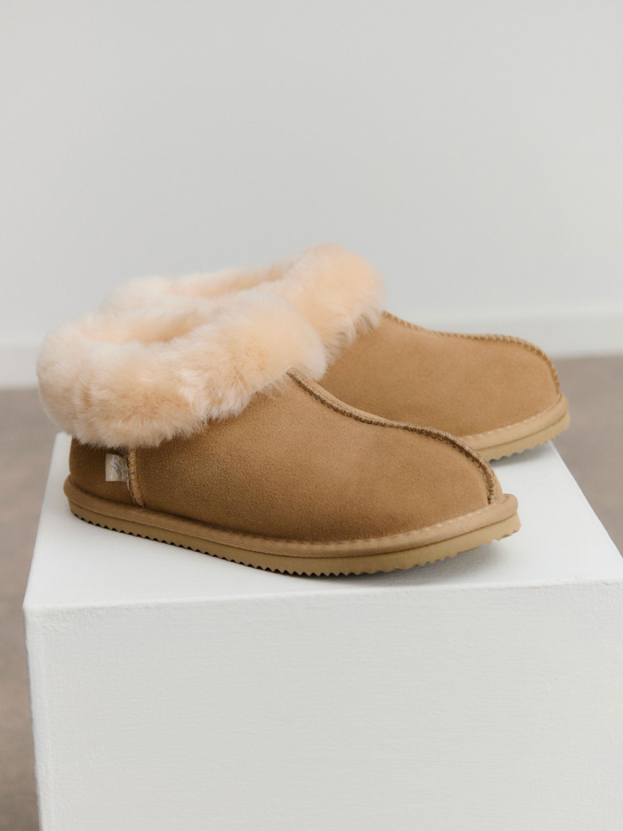 RHEvelyn Leather Closed Ankle Slipper SLIPPERS Rosemunde Woman