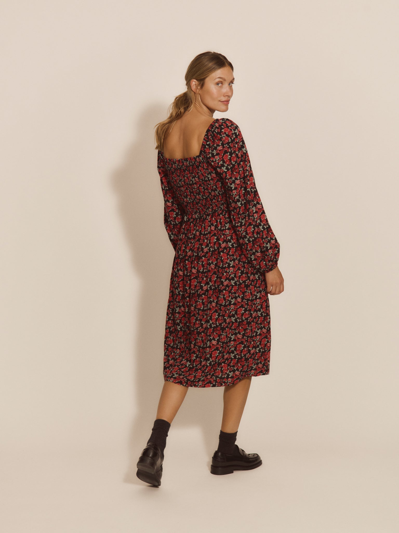 RWElif Long Sleeve Smock Knee Dress