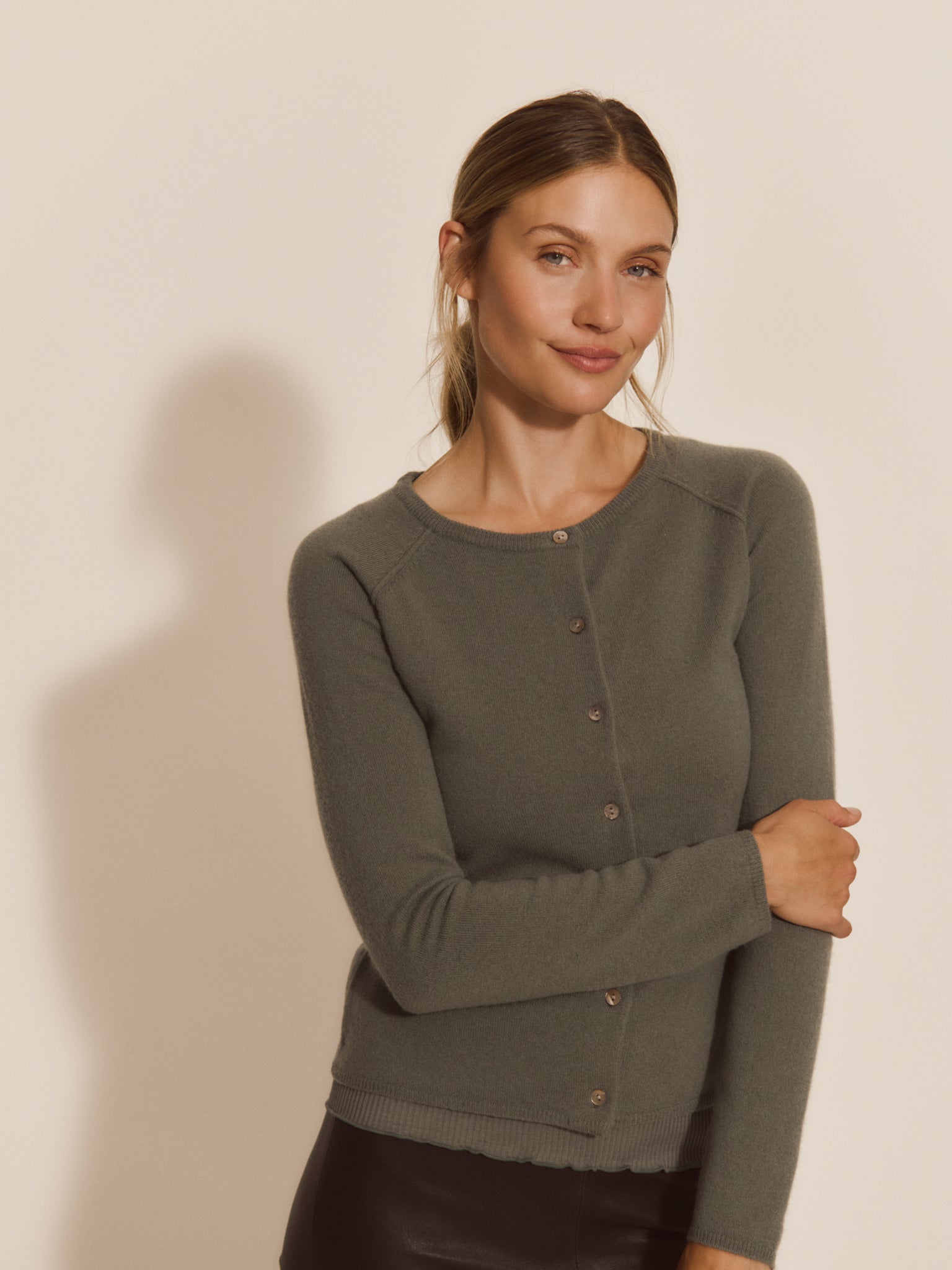 RWLaica kasjmier vest met lange mouwen, ronde hals en raglanmouwen