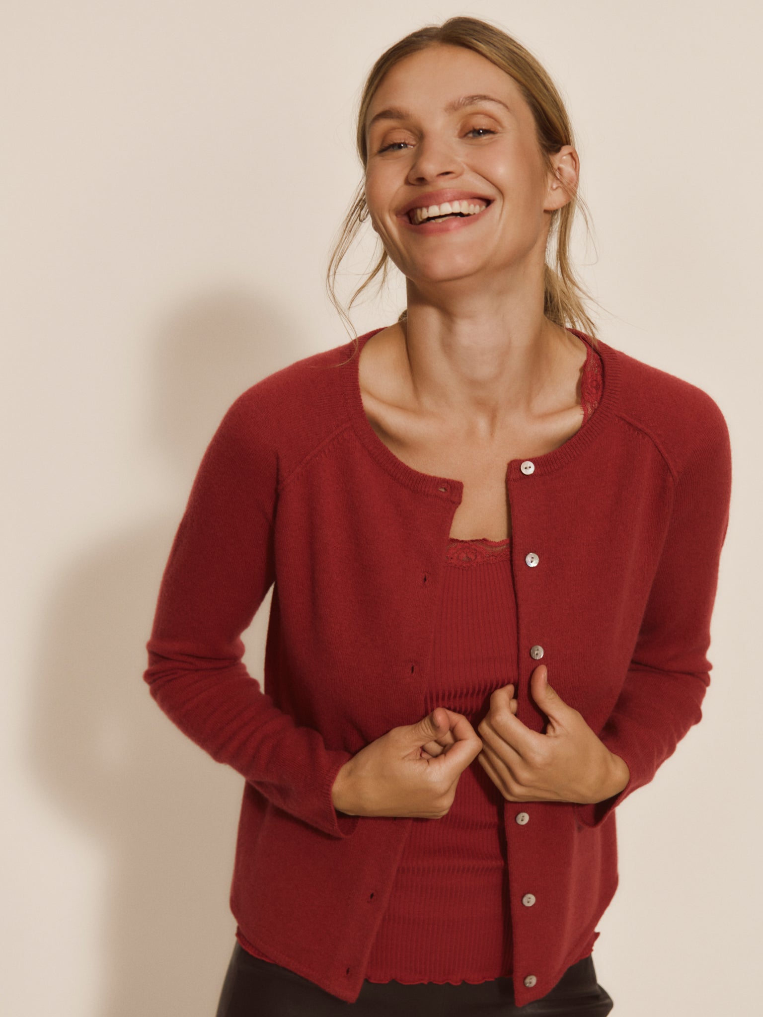 RWLaica kasjmier vest met lange mouwen, ronde hals en raglanmouwen