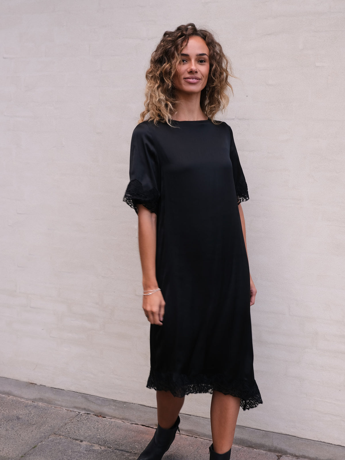 RWSabrina Short Sleeve Lace Boatneck Dress